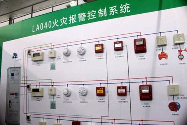 出現(xiàn)火警時(shí)，樓宇控制系統(tǒng)如何快速做出反應(yīng)？