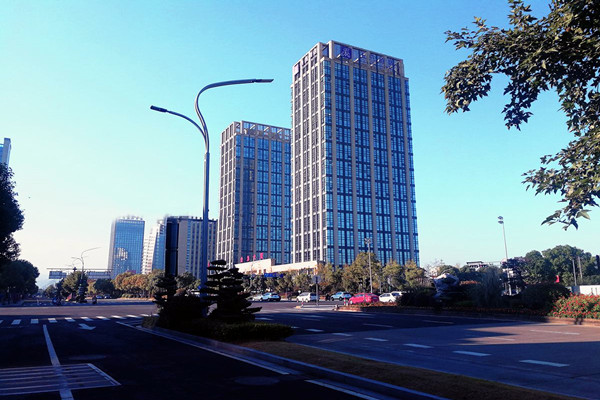 樓宇智能化專業(yè)化、系統(tǒng)化、節(jié)能化特點(diǎn)！(圖1)